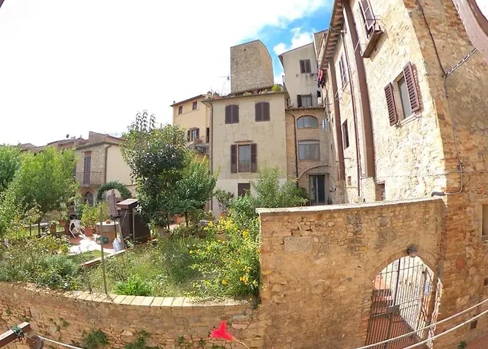 Casa Nel Centro Storico 公寓 圣吉米纳诺